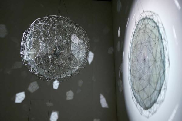 『テート美術館展』展示風景をレポート　200年にわたる「光」をめぐる表現の旅へ