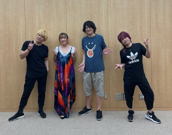 左から遠藤正明、奥井雅美、e-ZUKA、きただにひろし