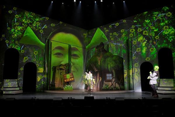 ハリセンボン近藤春菜の願いをシュレックが叶える!?『シュレック・ザ・ミュージカル』初日前会見＆舞台写真公開