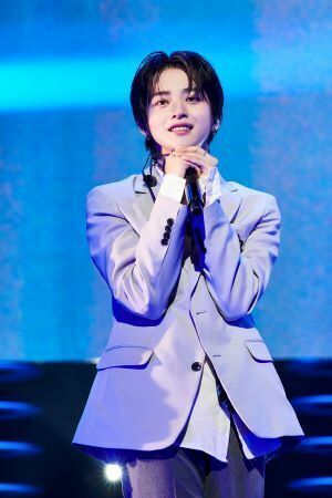 FANTASY BOYS、初の日本コンサートに8,000人が熱狂「愛してくださってありがとうございます」【レポート】