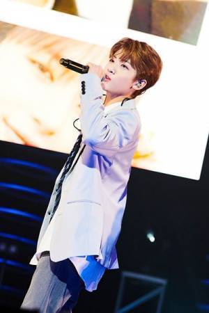 FANTASY BOYS、初の日本コンサートに8,000人が熱狂「愛してくださってありがとうございます」【レポート】