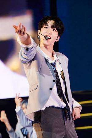 FANTASY BOYS、初の日本コンサートに8,000人が熱狂「愛してくださってありがとうございます」【レポート】