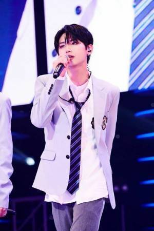 FANTASY BOYS、初の日本コンサートに8,000人が熱狂「愛してくださってありがとうございます」【レポート】