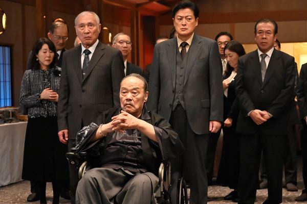 次期総理をめぐる権力争いの結末は？　そして“名探偵”設楽が暴く真相は!?　『連続ドラマW フィクサー』最終話、いよいよ放送・配信に