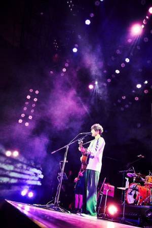 【ライブレポート】川崎鷹也、名曲「魔法の絨毯」などバンド編成で披露「誇りを持って歌い続けたい」