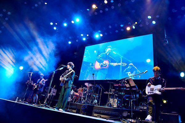 【ライブレポート】川崎鷹也、名曲「魔法の絨毯」などバンド編成で披露「誇りを持って歌い続けたい」