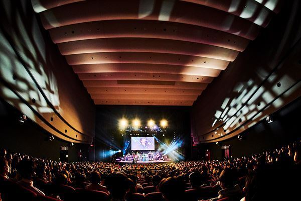 【ライブレポート】川崎鷹也、名曲「魔法の絨毯」などバンド編成で披露「誇りを持って歌い続けたい」