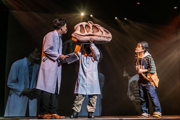 恐竜が目の前で動き回り、吠え、咬みつき、バトルする！ 大興奮のエデュテインメントショーが全国巡回中！