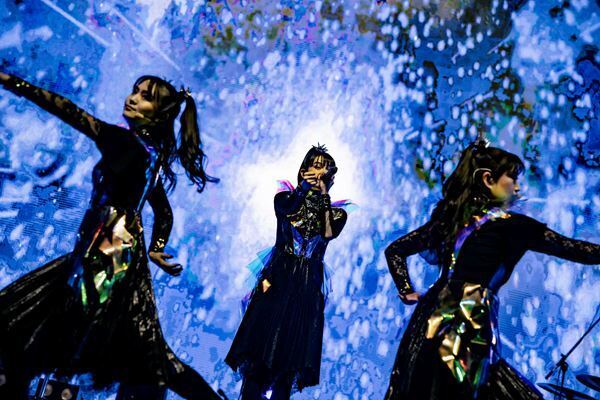 BABYMETAL、初のアジアワンマンツアーでタイのヒップホップシンガー・F.HEROと約4年ぶりに共演