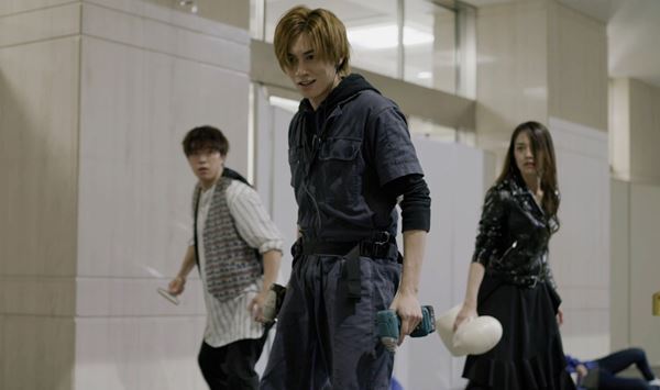 映画『バラシファイト』道具を武器に見立てたアクションシーンなど場面写真13点公開