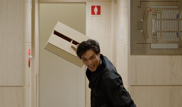 映画『バラシファイト』道具を武器に見立てたアクションシーンなど場面写真13点公開