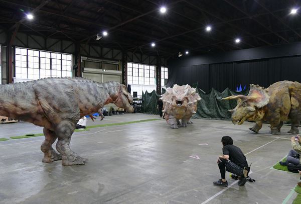 今年もリアルな恐竜が大活躍！『DINO-A-LIVE DINO SAFARI 2023』貴重なリハーサル風景を公開
