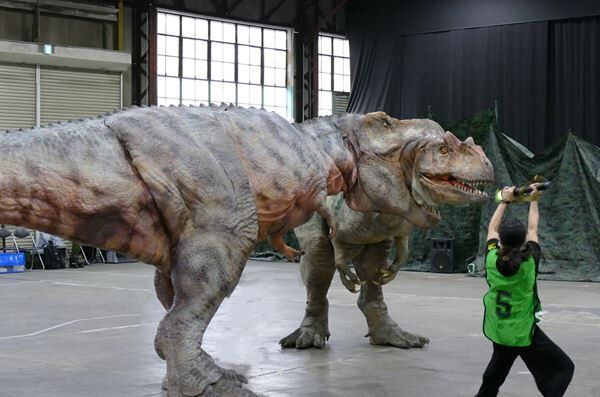 今年もリアルな恐竜が大活躍！『DINO-A-LIVE DINO SAFARI 2023』貴重なリハーサル風景を公開