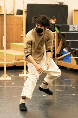 舞台『キングダム』壤晴彦が戦神「昭王」に　後輩山口祐一郎と35年ぶりの共演。信役、嬴政・漂役の稽古写真も初公開