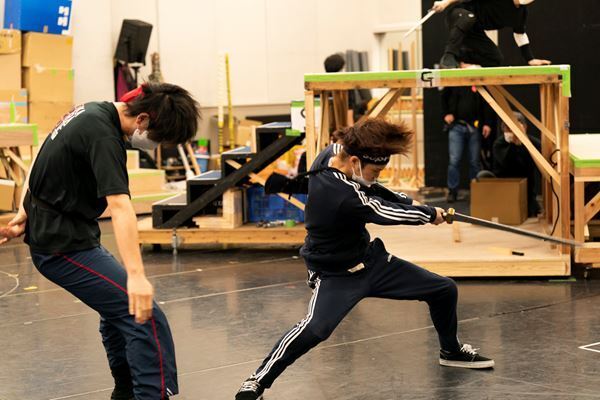 舞台『キングダム』壤晴彦が戦神「昭王」に　後輩山口祐一郎と35年ぶりの共演。信役、嬴政・漂役の稽古写真も初公開