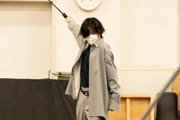 舞台『キングダム』壤晴彦が戦神「昭王」に　後輩山口祐一郎と35年ぶりの共演。信役、嬴政・漂役の稽古写真も初公開