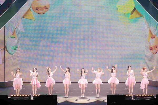 NiziU、「夏祭り」がテーマの全国ツアー『NiziU Live with U 2023 “ココ！夏 Fes.”』開幕【レポート】
