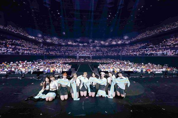 NiziU、「夏祭り」がテーマの全国ツアー『NiziU Live with U 2023 “ココ！夏 Fes.”』開幕【レポート】