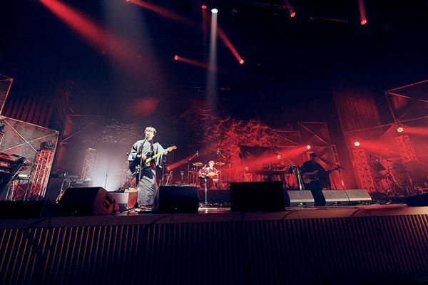 椿屋四重奏が一夜限りの復活、中田裕二ソロ10周年記念ライブに豪華ミュージシャンが次々登場