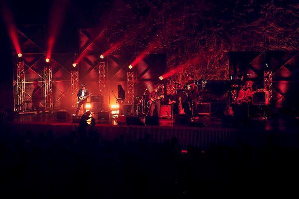 椿屋四重奏が一夜限りの復活、中田裕二ソロ10周年記念ライブに豪華ミュージシャンが次々登場