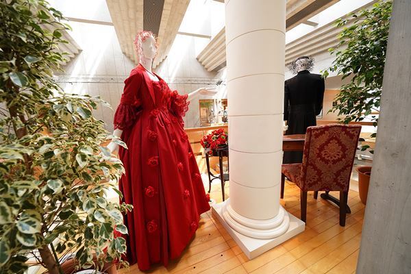 舞台作品と舞台衣裳が辿った軌跡を体感できる『時空をこえて-Across Time and Space-展』本日より開催