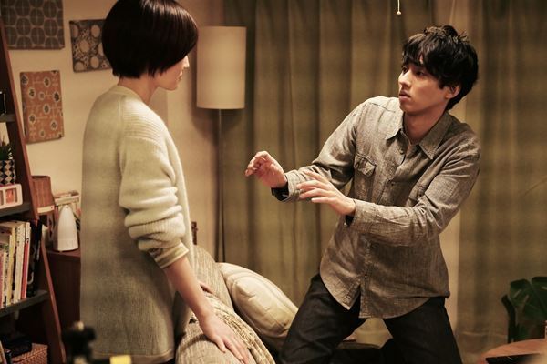 逃げまくる藤ヶ谷太輔を取り巻く豪華な顔ぶれ！ 『そして僕は途方に暮れる』前田敦子、豊川悦司らの場面写真が解禁