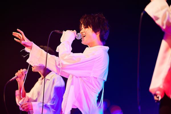 TETTA、大倉空人、小泉光咲、武藤潤がグループとは異なる魅力で心を掴む『LIVE Meets Vol.4』レポート