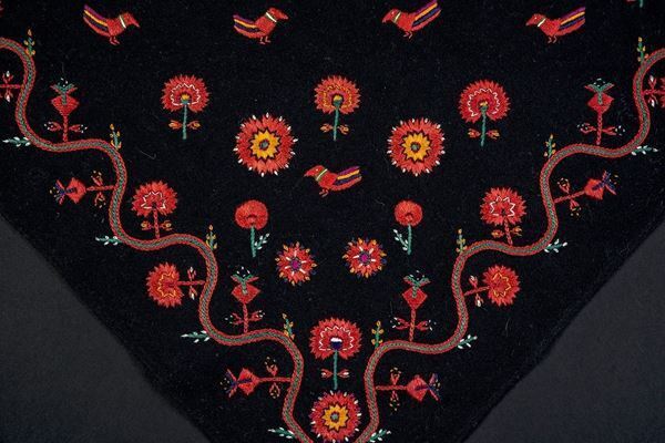 多彩な刺繍作品約230点が大集合『糸で描く物語　刺繍と、絵と、ファッションと。』7月25日より開催