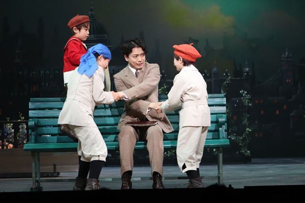 【レポート】美しく、温もりある魅せ方で“不思議”を生みだす　ミュージカル『ファインディング・ネバーランド』