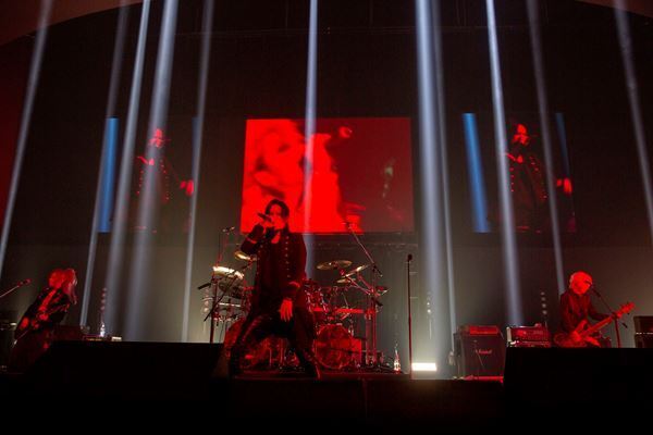 hideの名曲をYOSHIKIら盟友・ゆかりのあるアーティストが披露、トリビュートライブのオフィシャルレポート到着