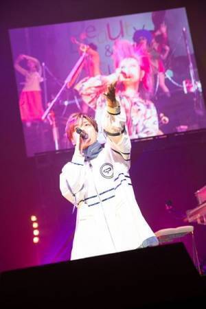 hideの名曲をYOSHIKIら盟友・ゆかりのあるアーティストが披露、トリビュートライブのオフィシャルレポート到着