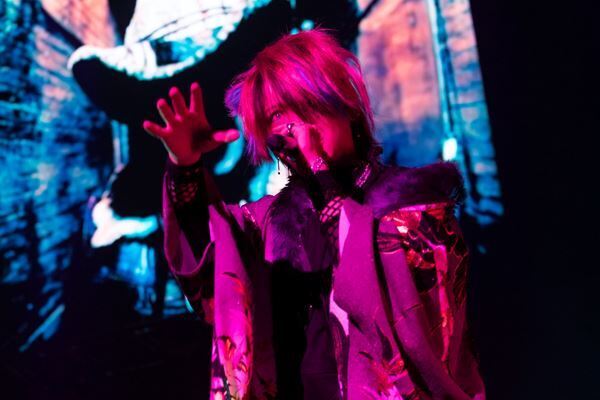 hideの名曲をYOSHIKIら盟友・ゆかりのあるアーティストが披露、トリビュートライブのオフィシャルレポート到着