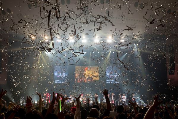 hideの名曲をYOSHIKIら盟友・ゆかりのあるアーティストが披露、トリビュートライブのオフィシャルレポート到着