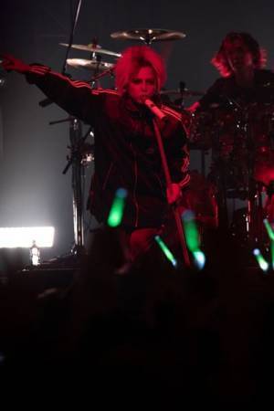 hideの名曲をYOSHIKIら盟友・ゆかりのあるアーティストが披露、トリビュートライブのオフィシャルレポート到着