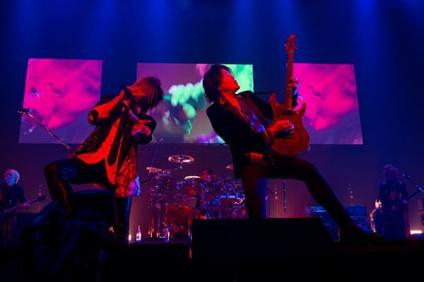 hideの名曲をYOSHIKIら盟友・ゆかりのあるアーティストが披露、トリビュートライブのオフィシャルレポート到着