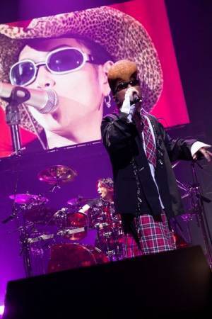 hideの名曲をYOSHIKIら盟友・ゆかりのあるアーティストが披露、トリビュートライブのオフィシャルレポート到着