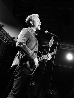 アダム・パスカル、来日ソロライブに向けたインタビューが到着「劇場へのラブレターのような公演になる」