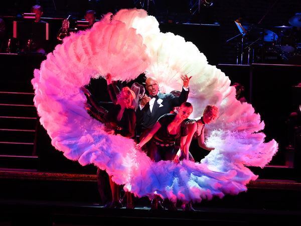 ブロードウェイミュージカル『シカゴ』3年ぶりの来日公演が開幕　初日レポート到着