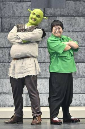 『シュレック・ザ・ミュージカル』応援サポーターにハリセンボンの近藤春菜が就任