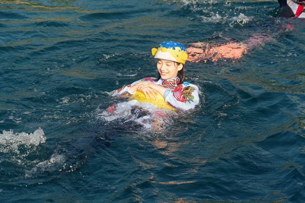 のんがスタントなしの海中ダイブ＆魚をシメる特訓　『さかなのこ』メイキング映像公開