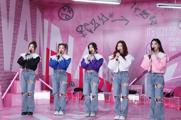 ITZY、日本初のオンラインライブ開催「早く日本のファンに会いたい」