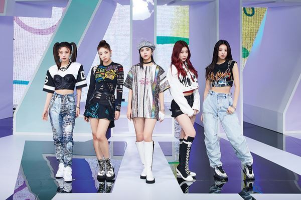 ITZY、日本初のオンラインライブ開催「早く日本のファンに会いたい」