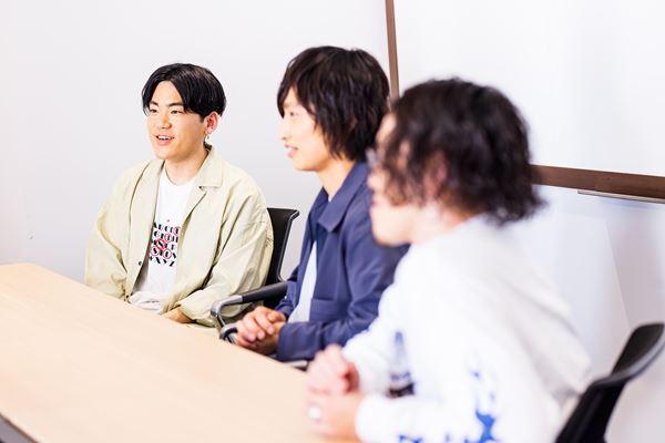 ハンブレッダーズ×reGretGirl、共鳴する2組が馴れ初めと音楽論を語る【座談会前編】