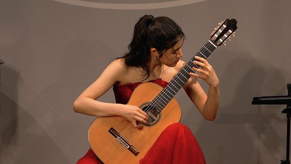 期待のギタリスト宮川春菜が都内ホールデビュー公演を開催