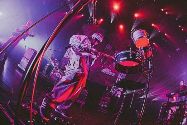 Kroi、マルチプレイヤー集団Ovallと初の対バン　ジャンルレスな音楽が響き渡る一夜【宮城公演ライブレポート】