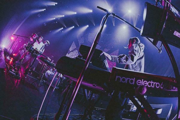 Kroi、マルチプレイヤー集団Ovallと初の対バン　ジャンルレスな音楽が響き渡る一夜【宮城公演ライブレポート】