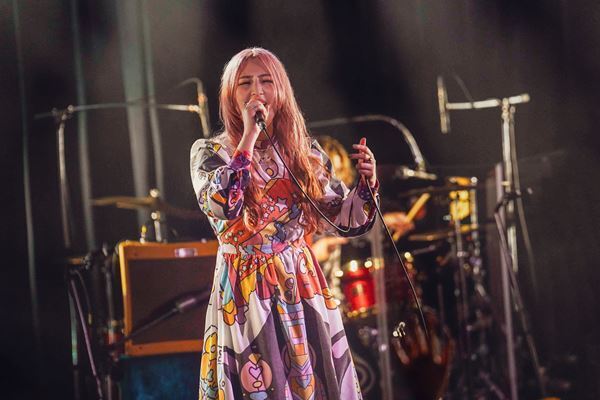 GLIM SPANKY、アルバム『The Goldmine』リリースパーティーのオフィシャルレポート到着