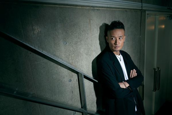 今日の1杯目のビールのために命を懸ける。松岡昌宏が語る目標をもたない生き方