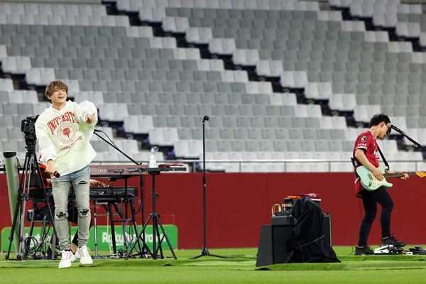 めいちゃん、無料配信ライブ『ファンファーレ！』オフィシャルレポ「めちゃくちゃ広い場所で歌わせてもらってます！」