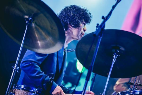 【ライブレポート】エンタテインメントでもあり、ドキュメントでもあった『ウルフルズ 30周年ツアー 2022-2023』ファイナル公演